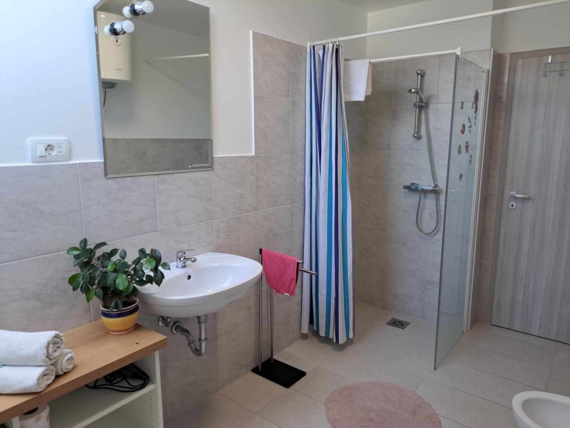 Apartments Bukor With Seasonal Pool Lukovica pri Domzalah Exterior photo
